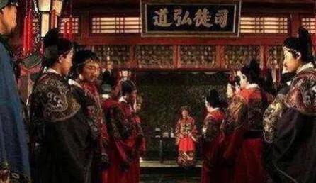 明朝到底是一个怎样的朝代？为何后世褒贬不一？