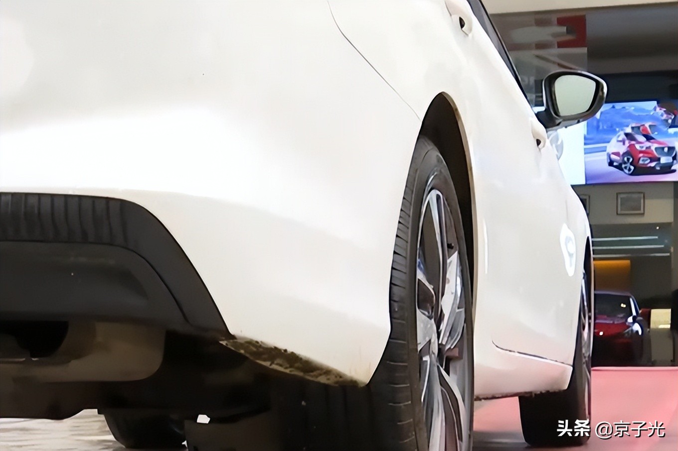 贵州一男子新买爱车无售后，向汽贸公司索赔遭拒：系员工个人行为