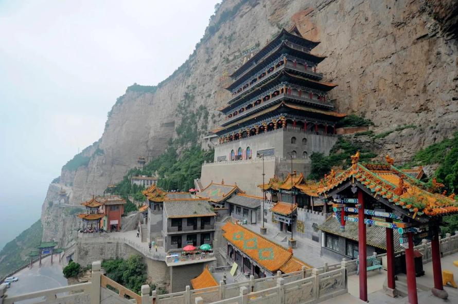 80岁老人深山发现土匪洞完整版,山西老农发现山洞