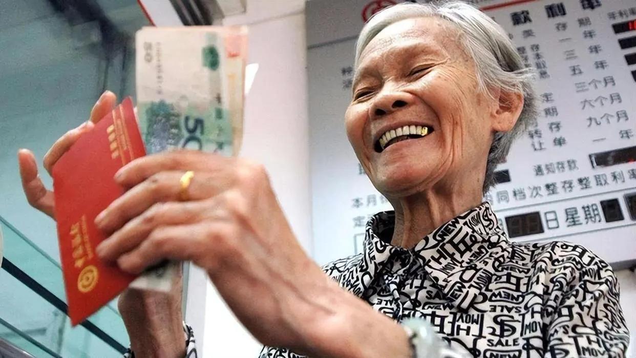 职工养老保险与灵活养老保险区别,居民养老保险和职工养老保险该选哪个