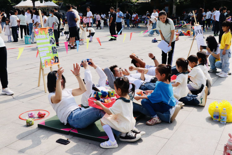 幼儿园亲子运动会主题大手牵小手,小手拉大手运动会