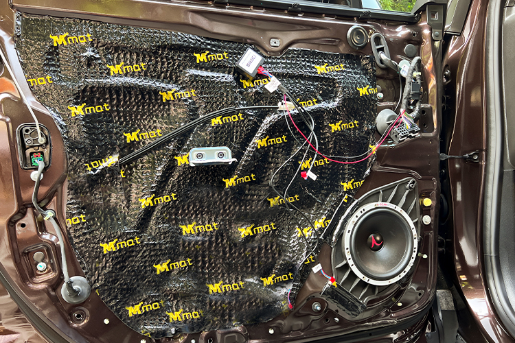 昂科威音响改装后中控异响共振,别克昂科威改装音响无声音