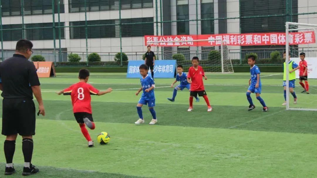 宝安足球公益课,深圳市龙岗区青少年足球培训班