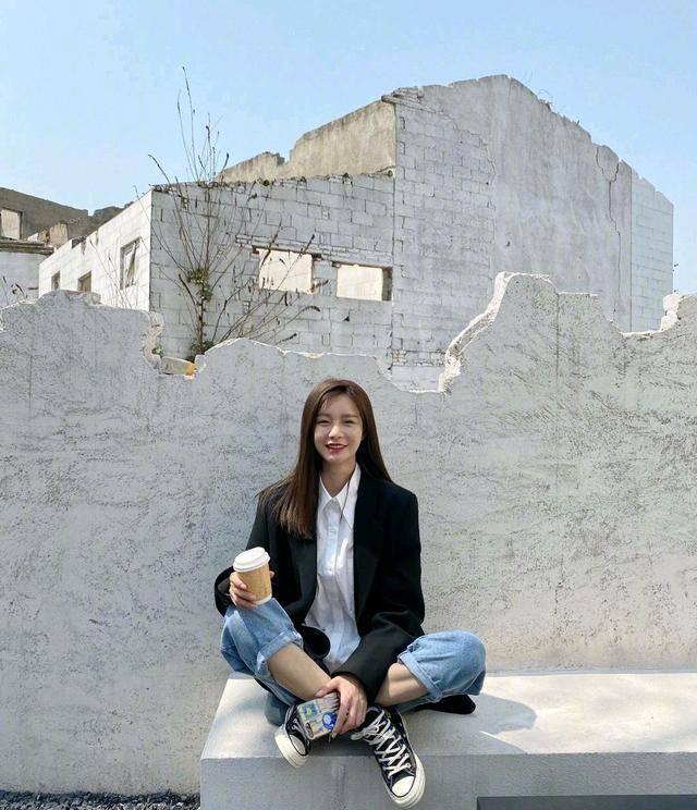 沈梦辰的小香风搭什么鞋子,沈梦辰最新海边吊带裙穿搭