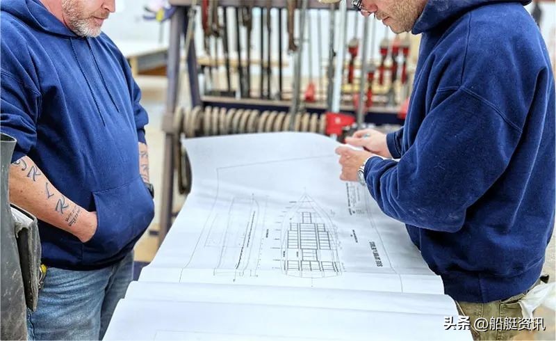 这家重生的造船商正在使用3d技术创造现代的红木经典游艇