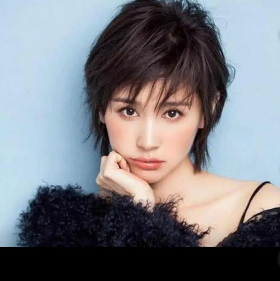 盘点那些一眼让你惊艳的短发美女,难得一见的超高颜值的短发美女