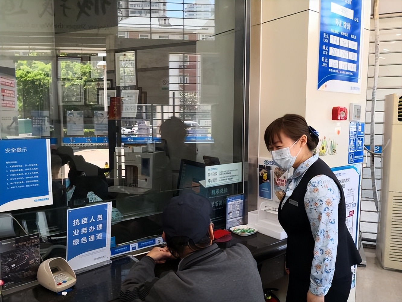 收到银行风险提示短信是怎么回事,被银行认为风险账户怎么办