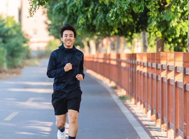 男人40岁后，如何“挽留”雄性激素？坚持做到这5点，活力显年轻