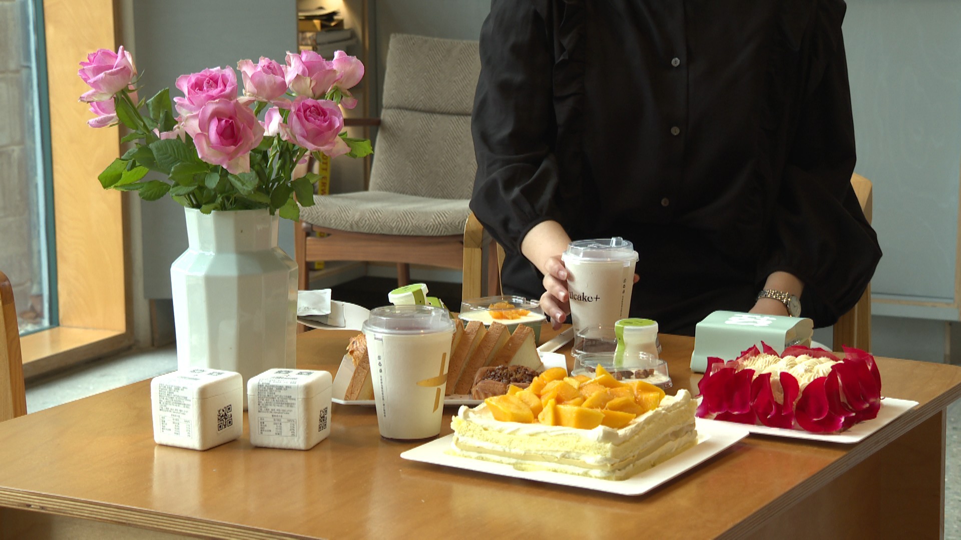 辛有志带队打造高科技，廿一客推出新品“冻与焗”芒果奶羹