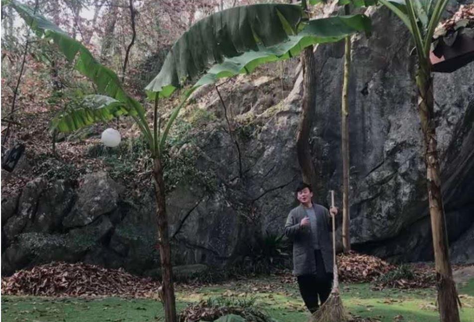 演员邢岷山:和老师女儿结婚,英雄救美被毁容,老婆女儿是心肝