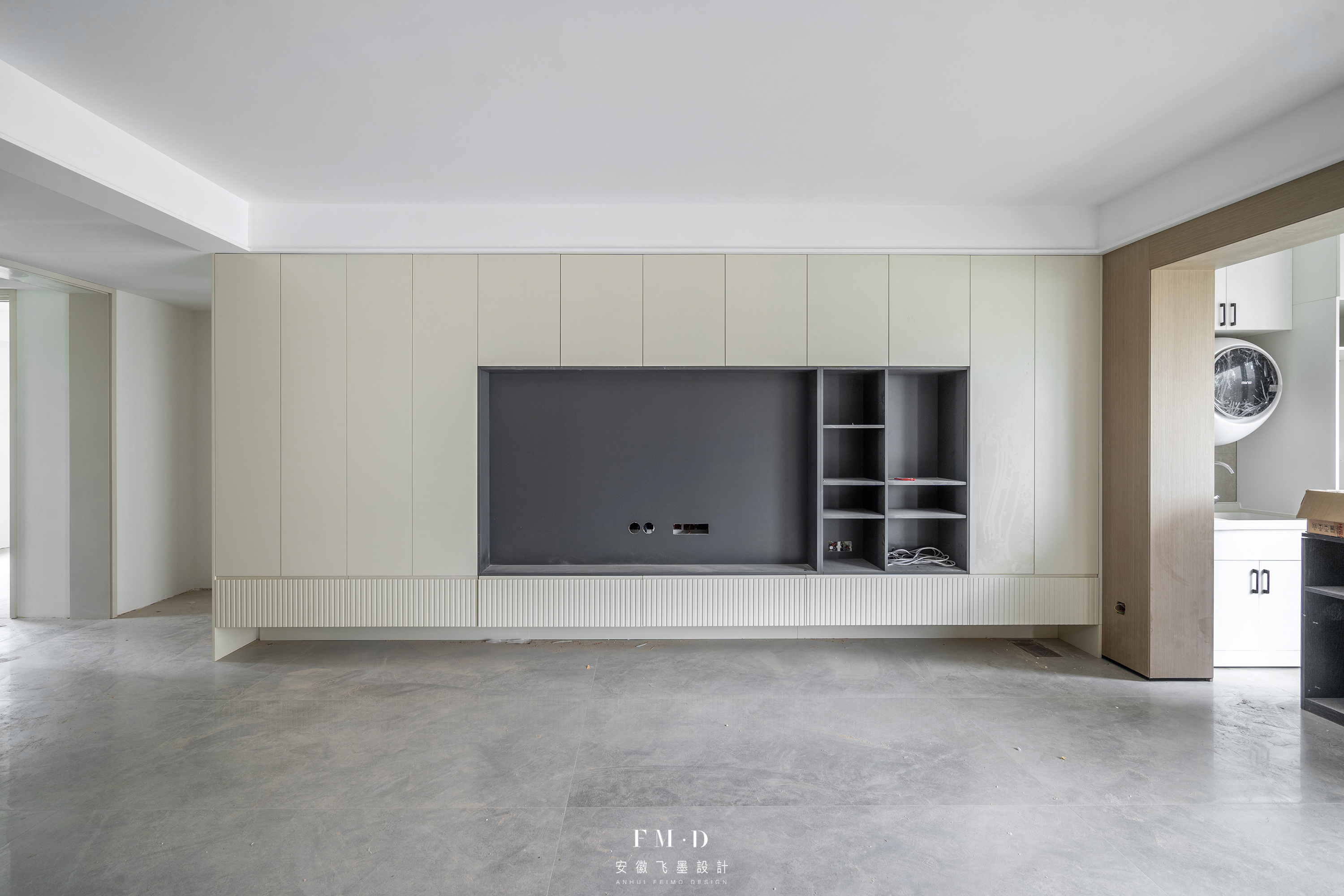 日子过久了，真心觉得：那些把电视墙做满柜的业主，太有远见了