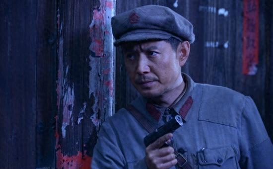 将军一口气吃了半坛子辣椒，烧得胃疼，却阴差阳错救了全师人马