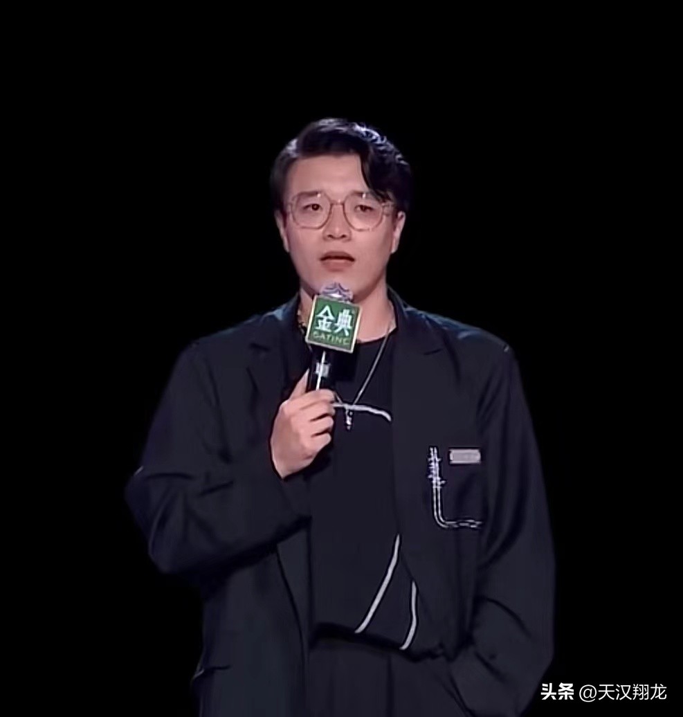 “丧气脱口秀”杨波：生活不易，开心就好
