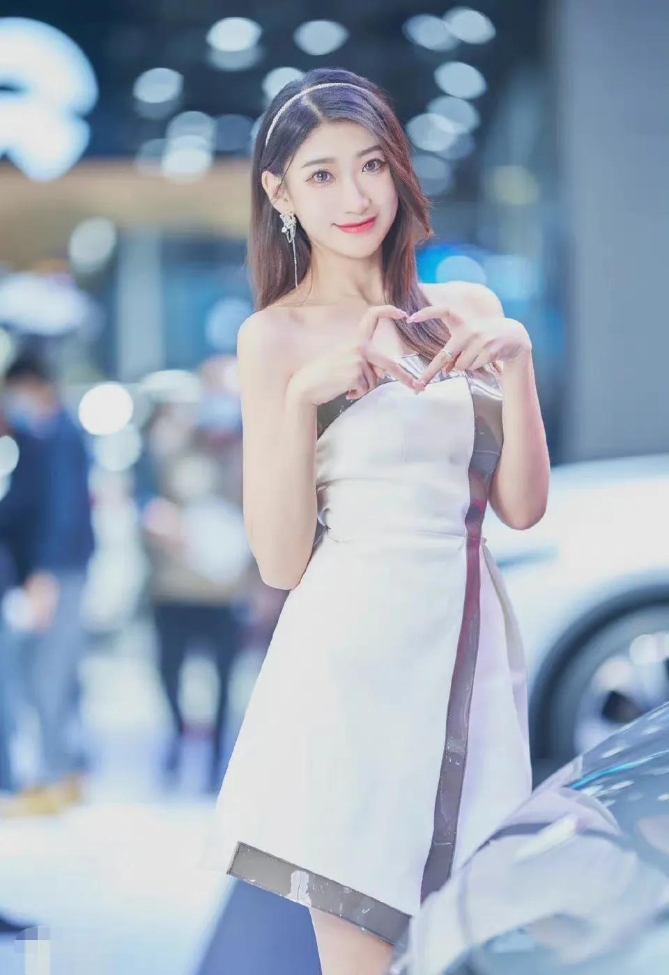 最有亲和力的车模,兄弟们帅车集合