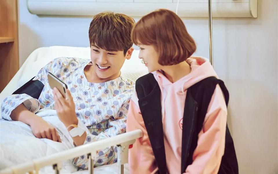 聊着聊着就突然产生好感,聊着聊着就爱上了对方