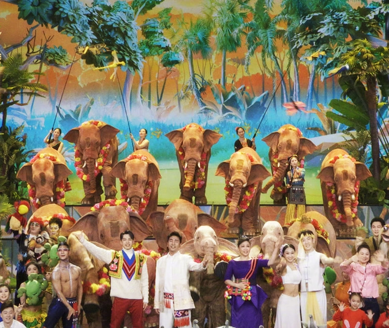 央视虎年春晚马凡舒旗袍,央视虎年春晚马凡舒视频