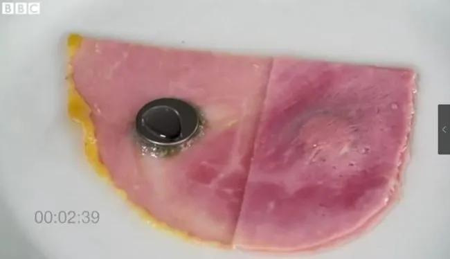 英国一幼儿吞电池死亡,英国2岁女孩被电池烧穿食道