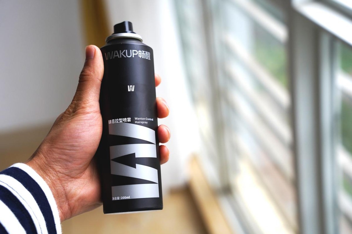 发蜡凝固了怎么处理干净头发,发质干枯毛躁去理发店怎么改善