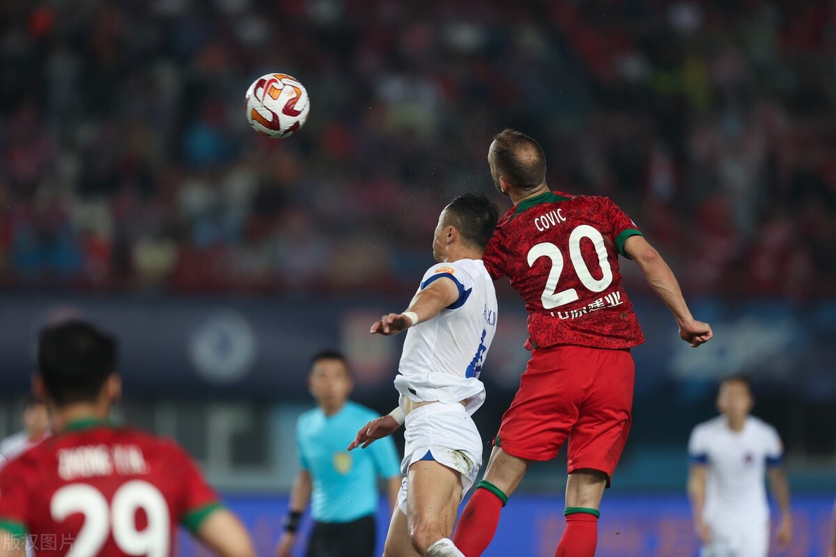 科维奇对球迷敬礼,科维奇向建业球迷敬礼