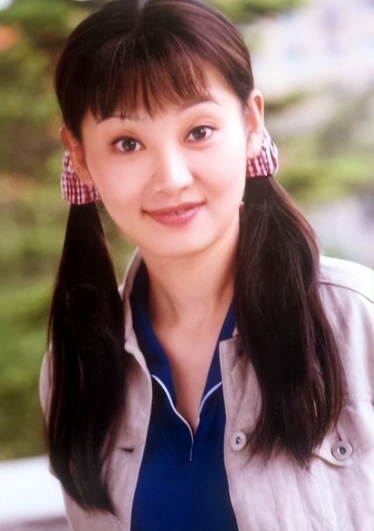 娱乐圈又爆一大瓜，徐帆收养的女儿，竟是冯小刚的“私生女”