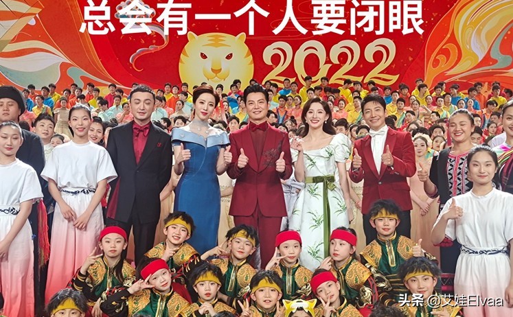 马凡舒央视春晚服装,春晚马凡舒缎面裙