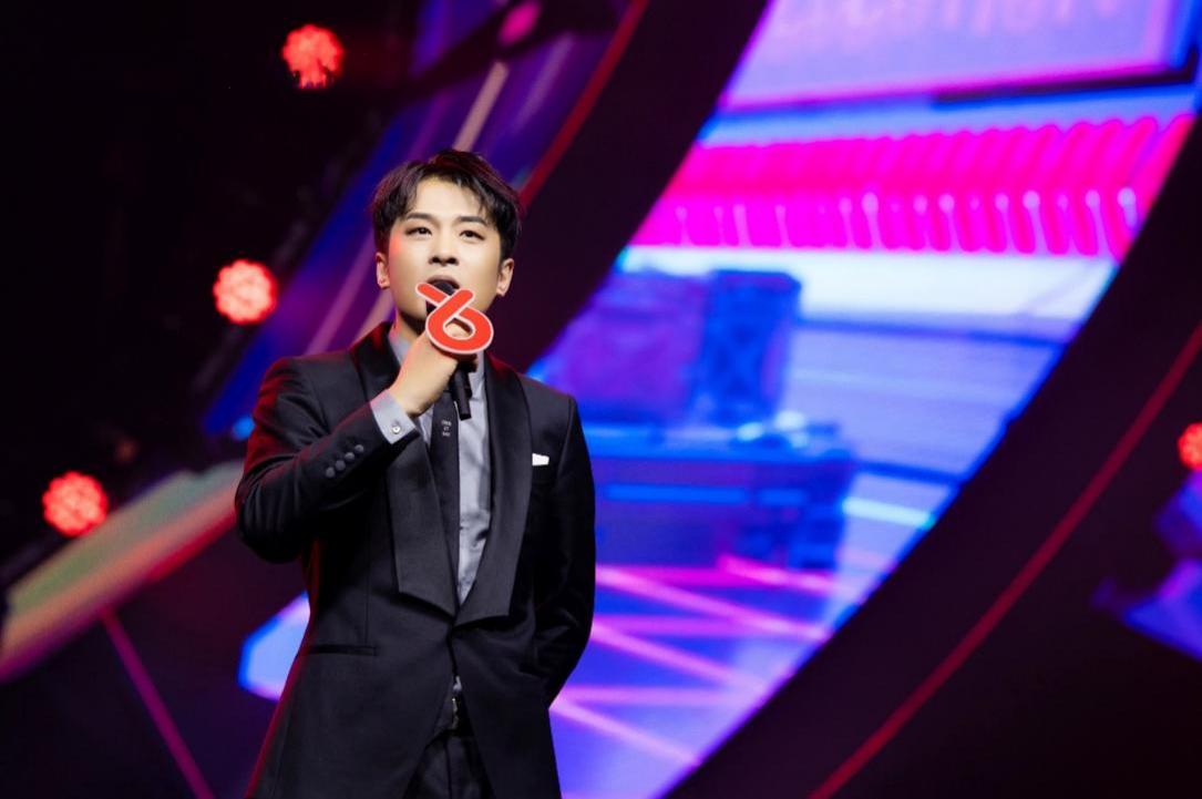 辛巴为国货发展做出的贡献助农安徽省“公益之星”操维德