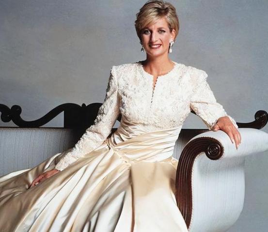 戴安娜查尔斯96年离婚,戴安娜离婚一年后的生活