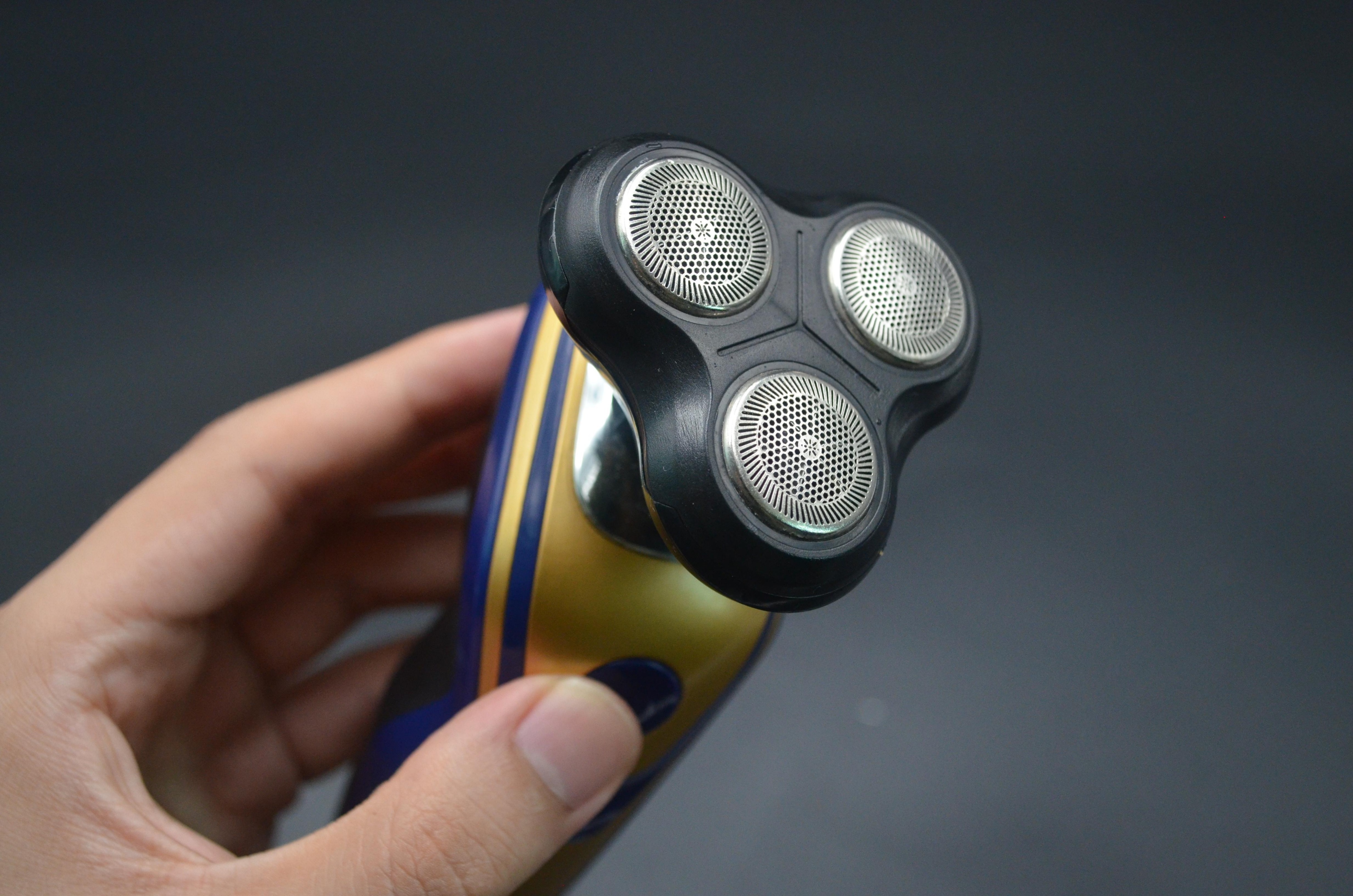 光头剃须神器钝了怎么办,剃须刀变钝不好用只需一张纸