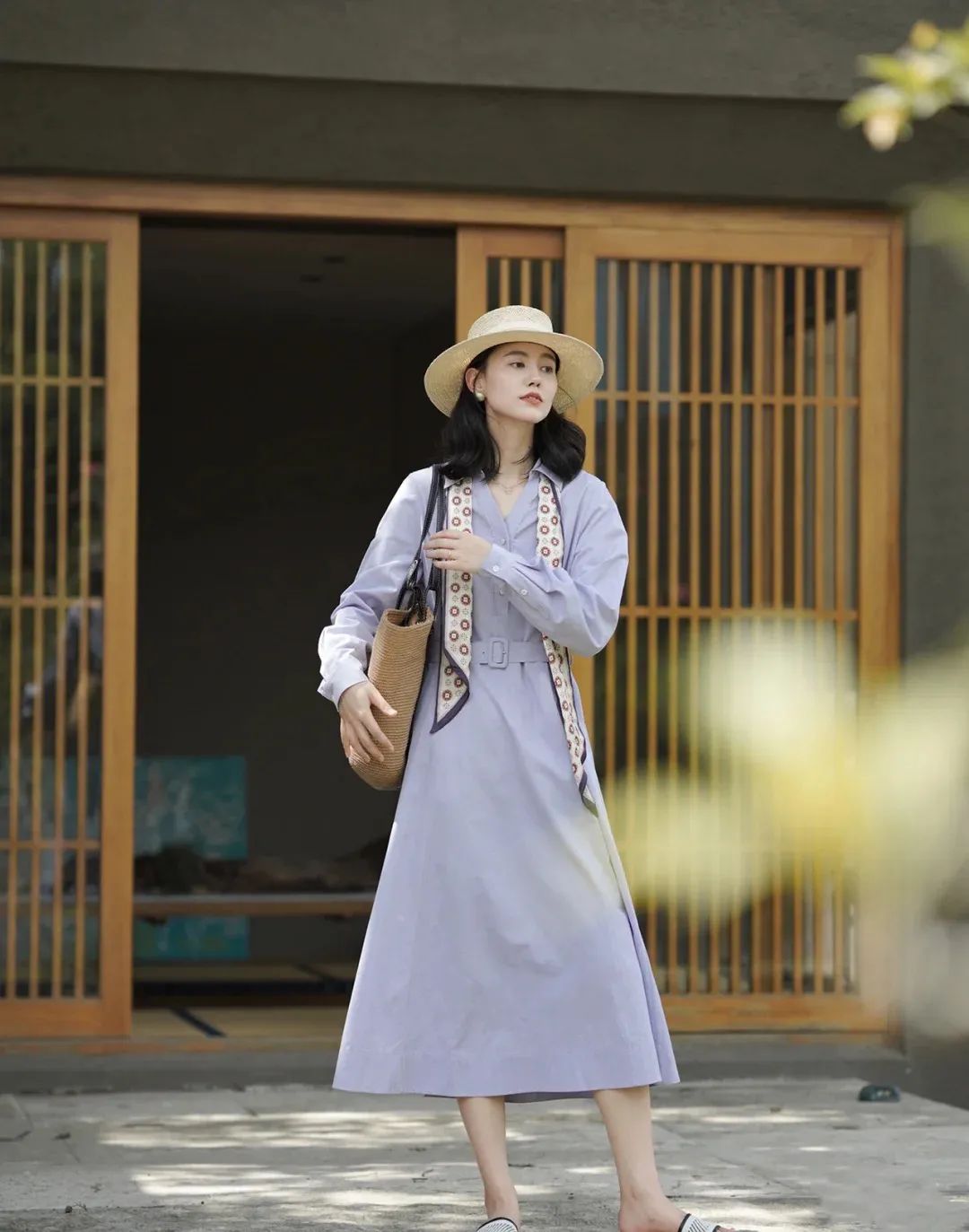 今年流行的连衣裙让你穿出女神范,穿春款连衣裙适合穿啥裤子