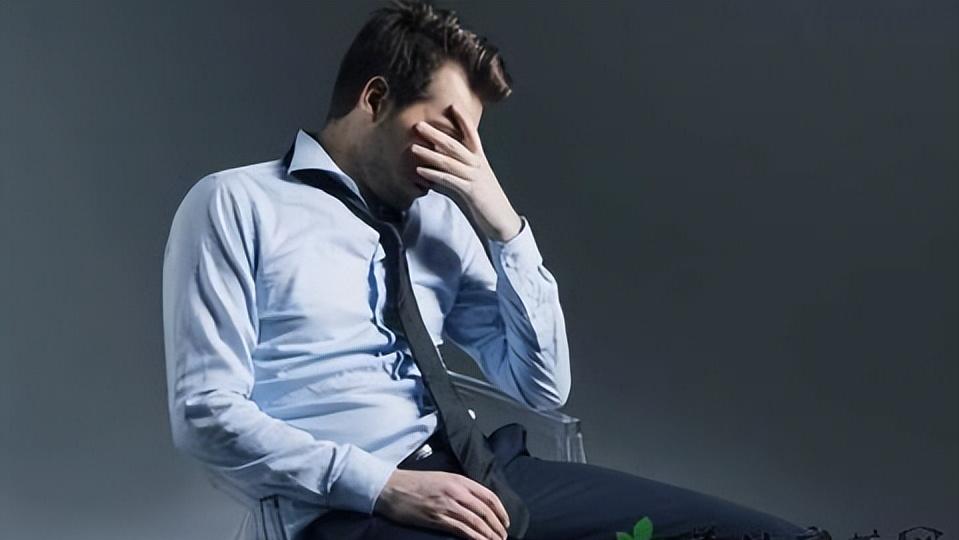 35岁男子坚持吃维生素C，后来怎么样了？医生：安全服用，牢记3点