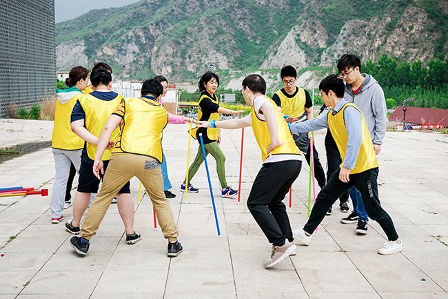 适合年轻人玩的团建小游戏,适合团建的小游戏冷门