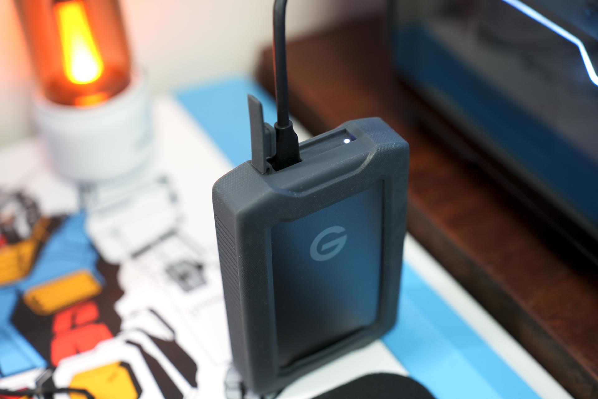 闪迪移动硬盘评测,闪迪至尊三防移动硬盘