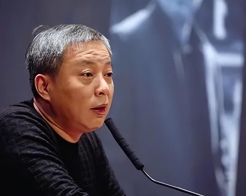 半年亏3亿，自嘲“街头乞丐”！昔日上海首富，摊牌了