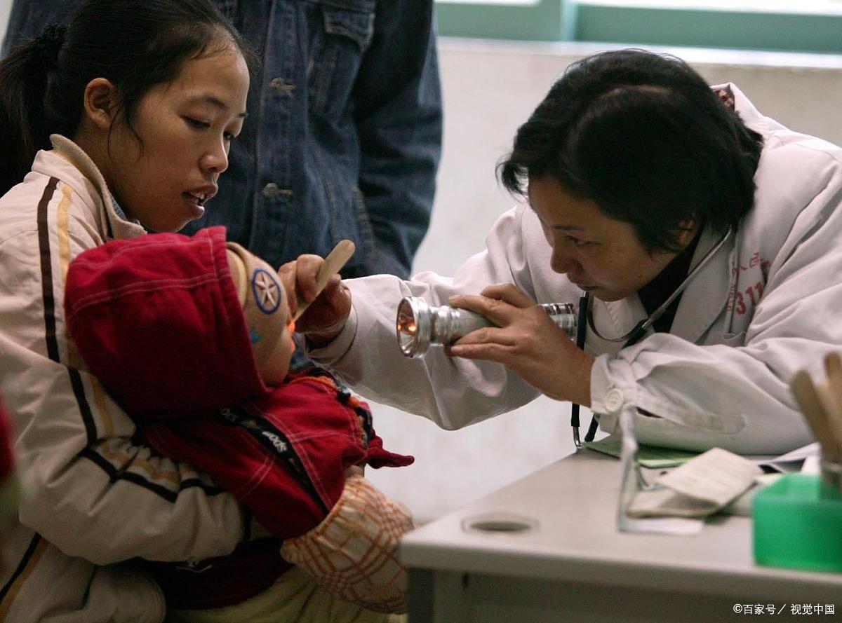 孩子腺样体堵塞三分之二，扁桃体肿大，手术还是保守治疗？