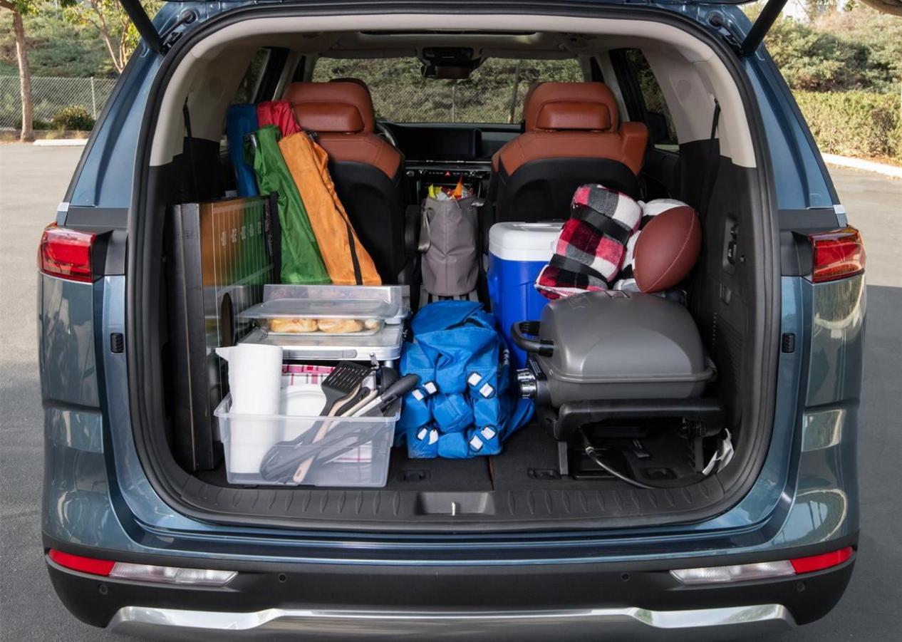 全新起亚嘉华实车很有商务风格,全新款起亚嘉华mpv版