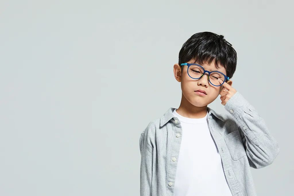 父母视力正常孩子高度散光,父母视力正常孩子失明