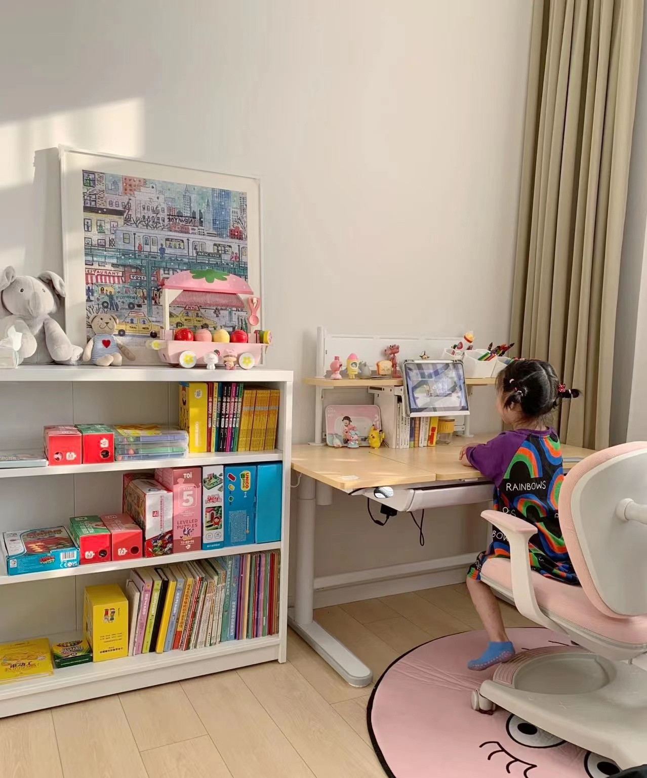 大白墙悬空电视柜颜色搭配效果图,小户型大白墙电视墙