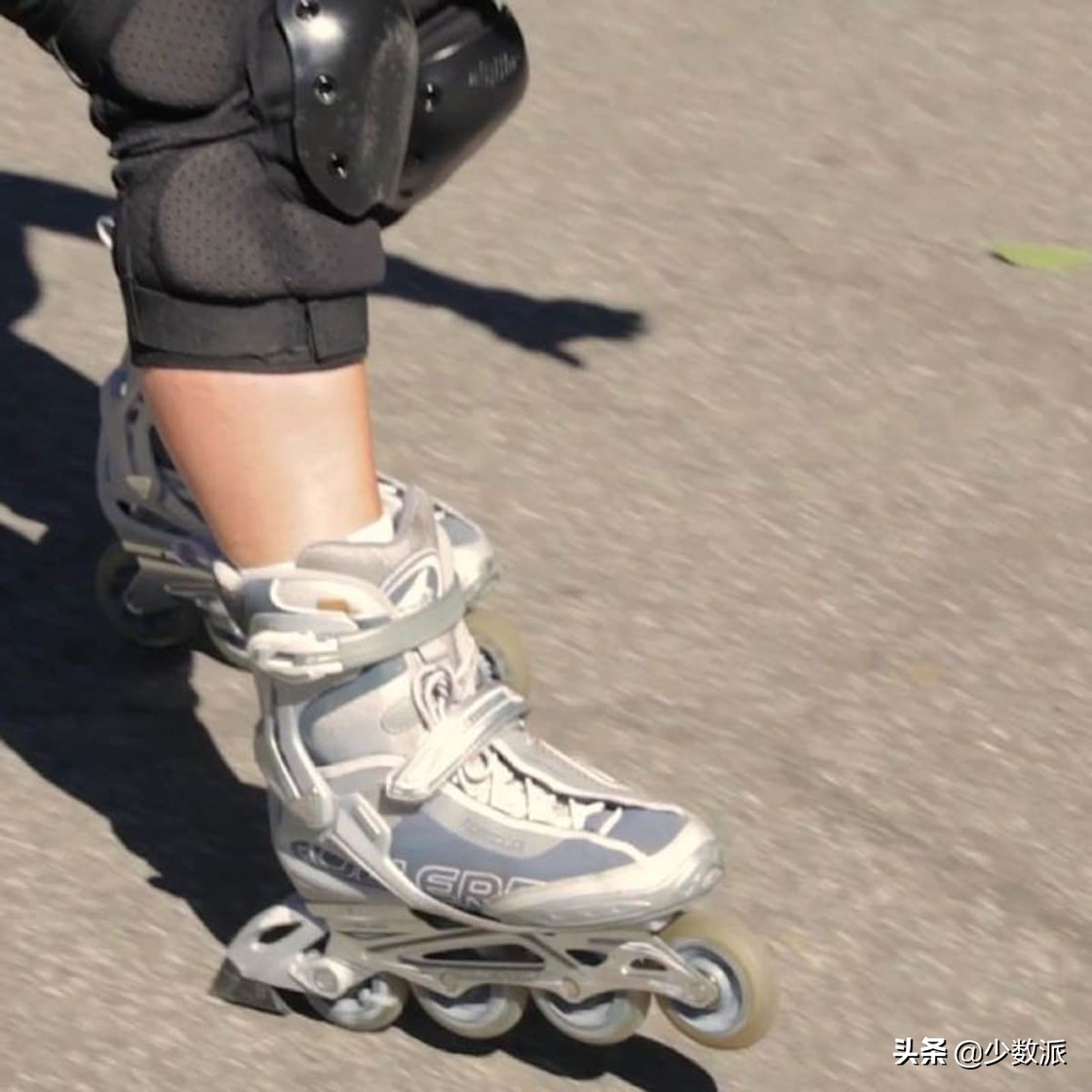 轮滑初学入门教程小孩,轮滑运动如何科学入门