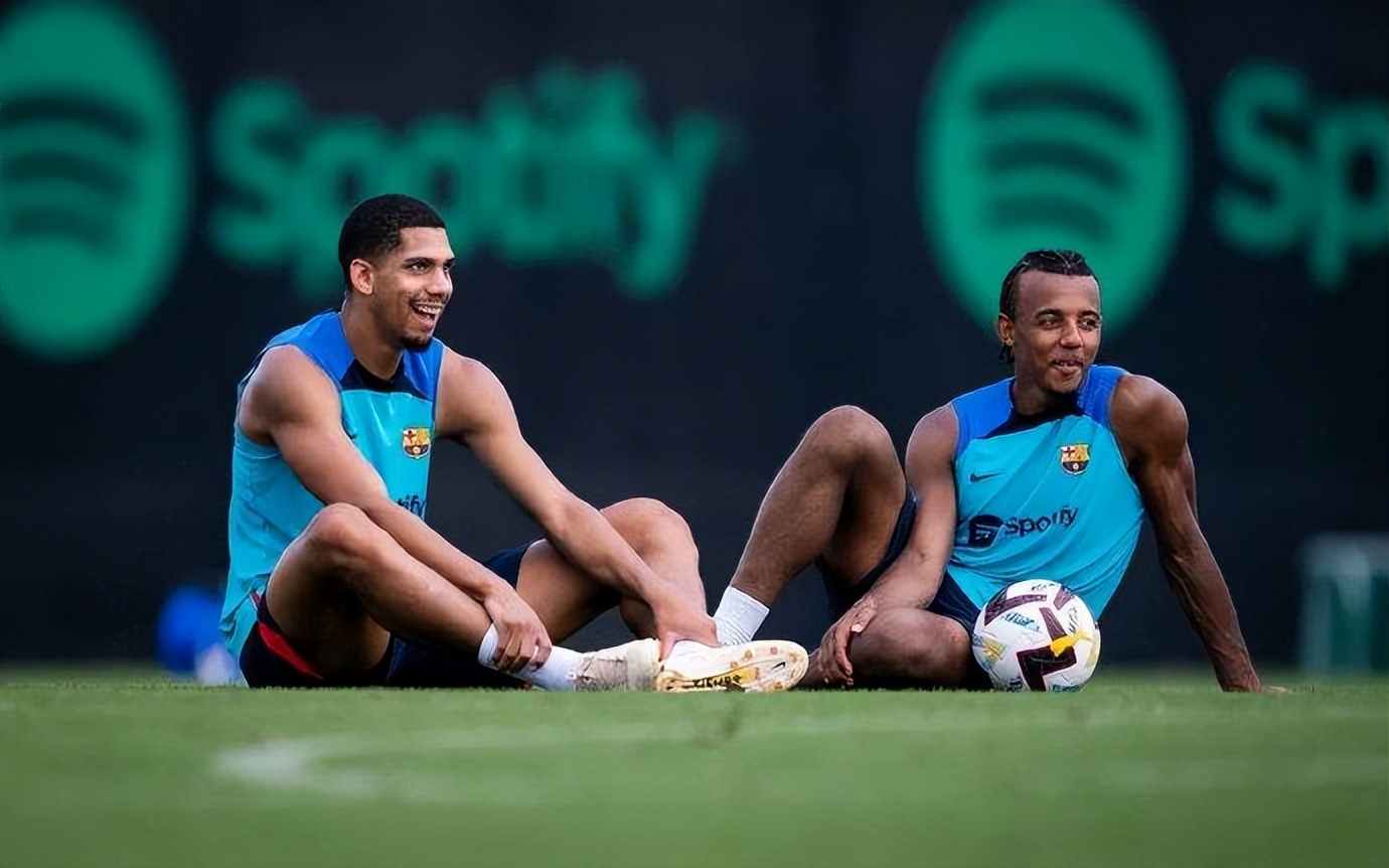 巴萨断腿动作,巴萨德容右腿受伤