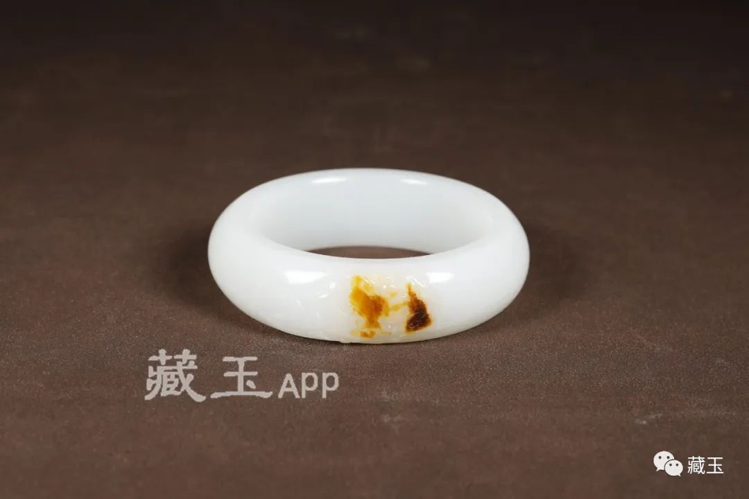 价值10万玉手镯只卖500元,1000块钱的和田玉手镯是不是真货