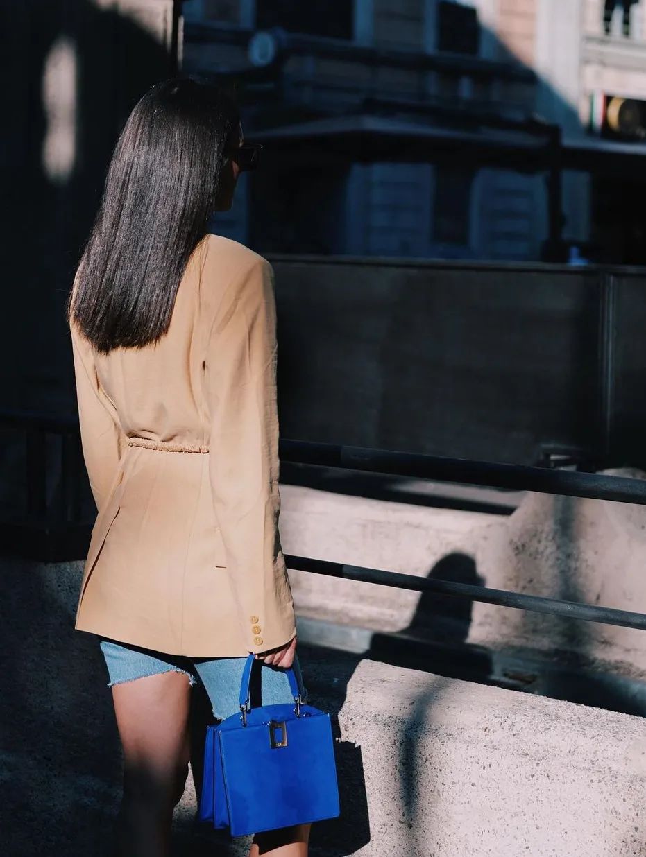 驼色连衣裙搭配的高级穿法,原来都这样穿驼色太年轻洋气了