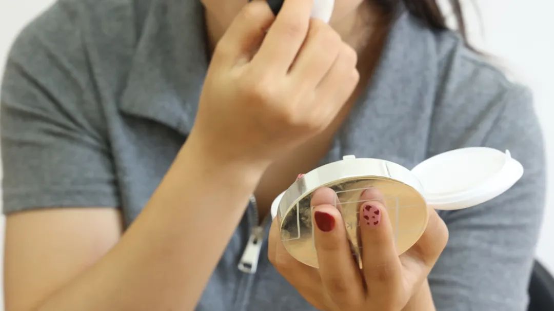 脸部皮肤经常掉皮怎么办,脸干燥掉皮怎么补水最快