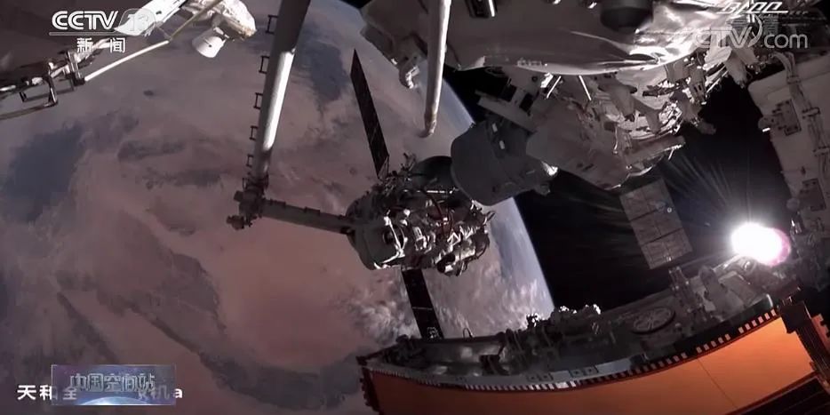 王亚平水球实验原理,王亚平水球开花原理