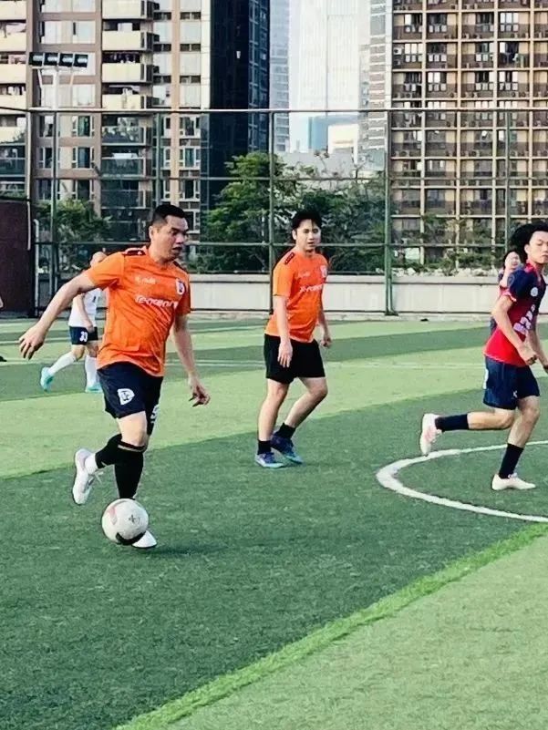 深大的知名的校友,踢足球的学长