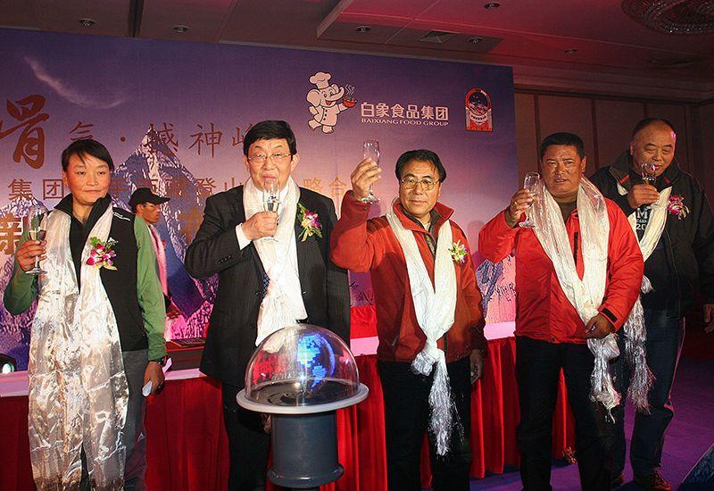 白象方便面厂家是雇的残疾人吗,白象方便面工厂雇的都是残疾人吗