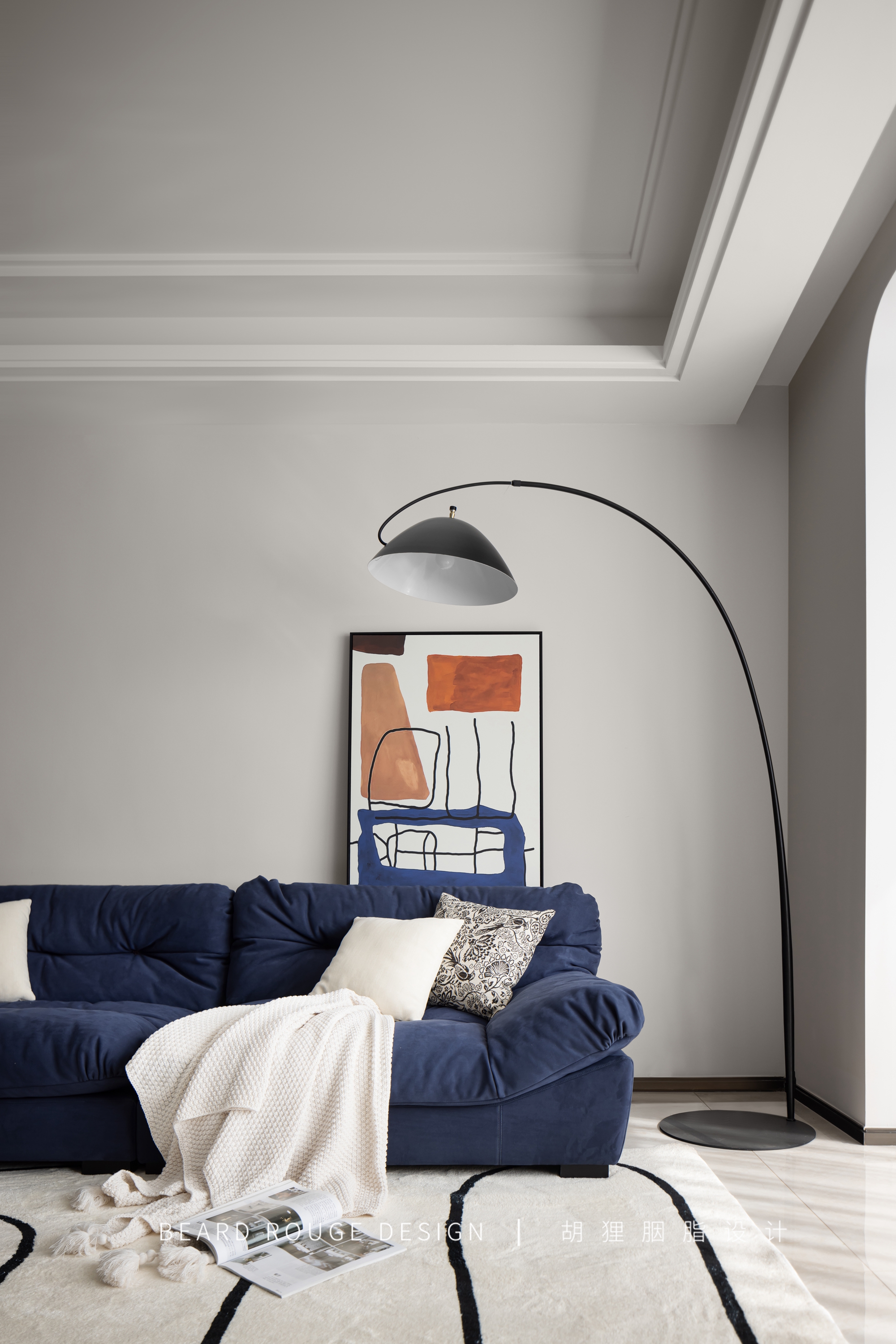 太平鸟克莱因蓝撞色羽绒服女,克莱因蓝撞色卫衣女