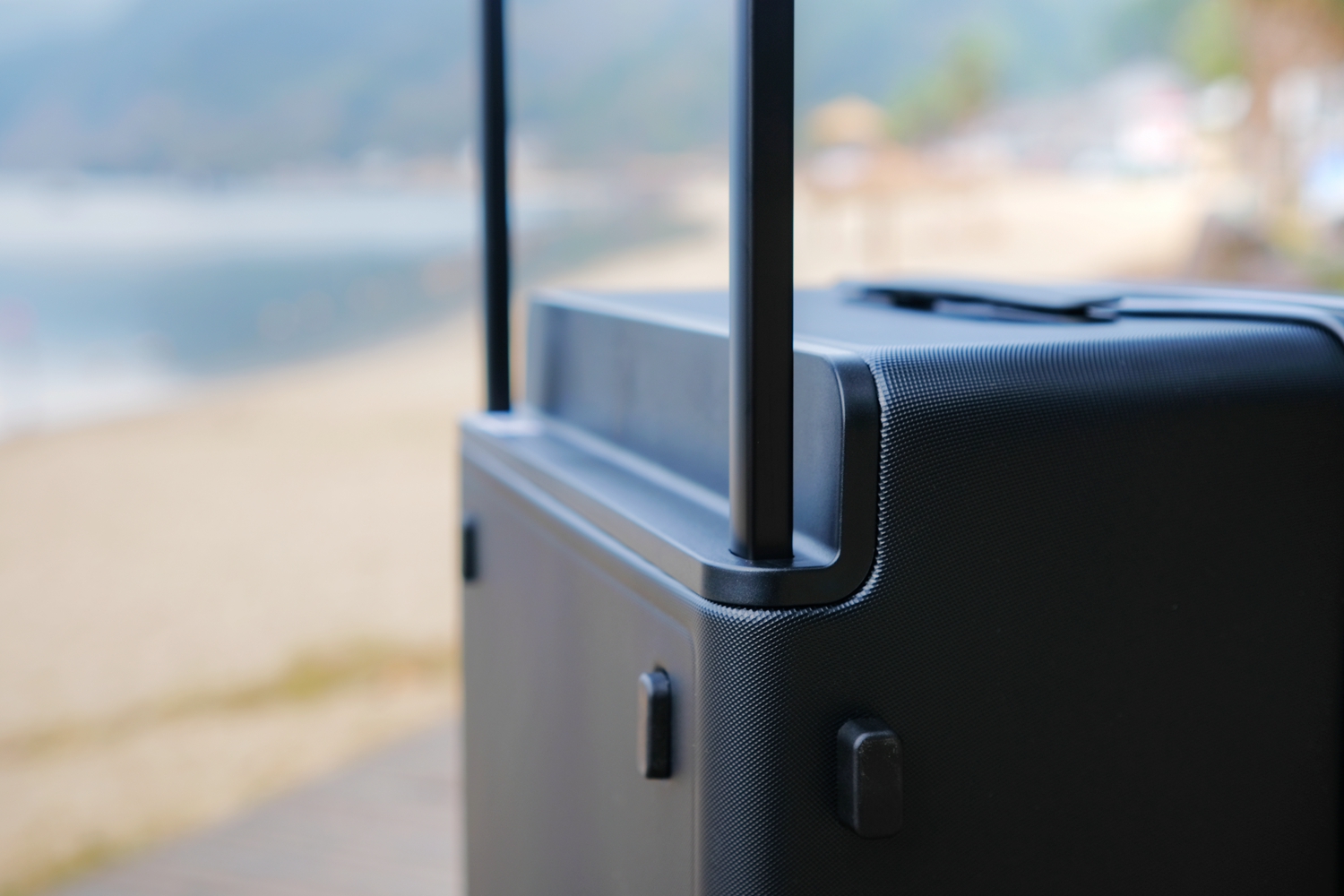 小型行李箱手提实用,重量轻且收纳量大可坐的行李箱