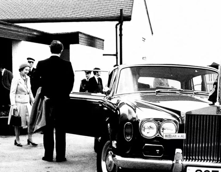 英女王百年的酒窖,英国女王文物