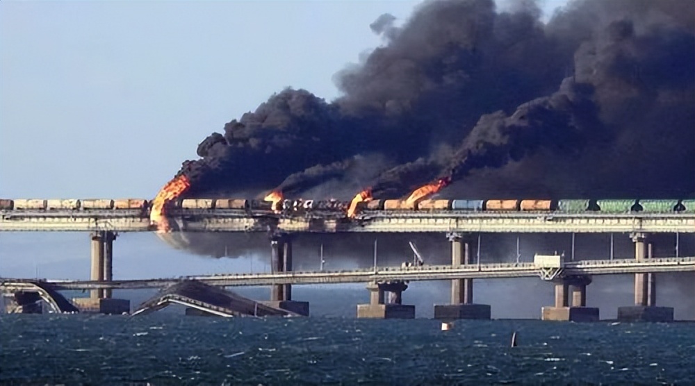 乌克兰承认对克里米亚大桥的袭击,俄罗斯谴责乌克兰恐怖袭击