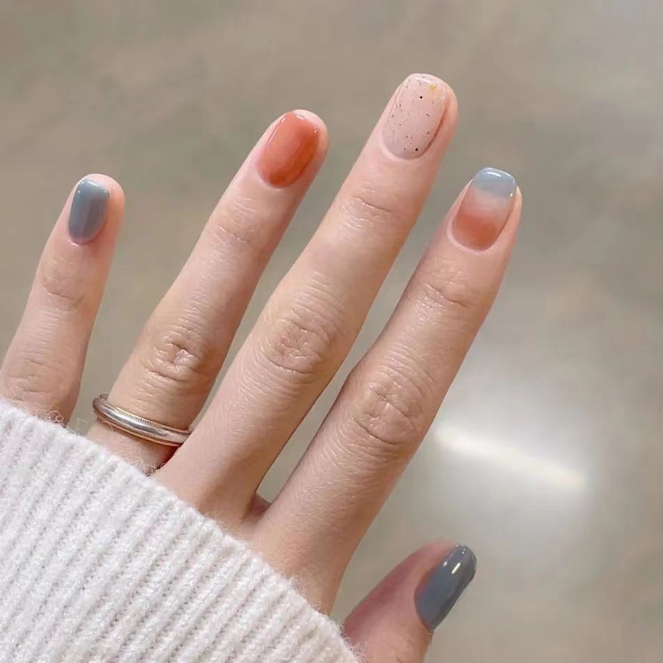 超级好看的三款美甲教程来啦,五彩美甲如何涂出高级感